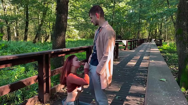 Amateur Outdoor Imeä munaa ja vittu anaalipistokkeella KleoModel